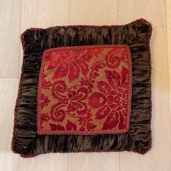 BELLA ROSE velvet accent pillow - Picture 3 of 13